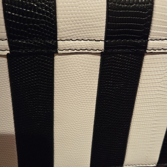 NWT Black and white shoulder bag - Picture 12 of 13